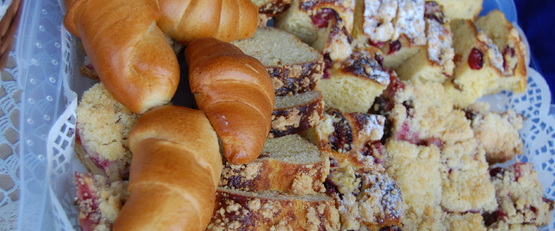 Ciasta, ciasteczka – wystawiamy lokalne produkty pod Urzędem Gminy w Chełmcu